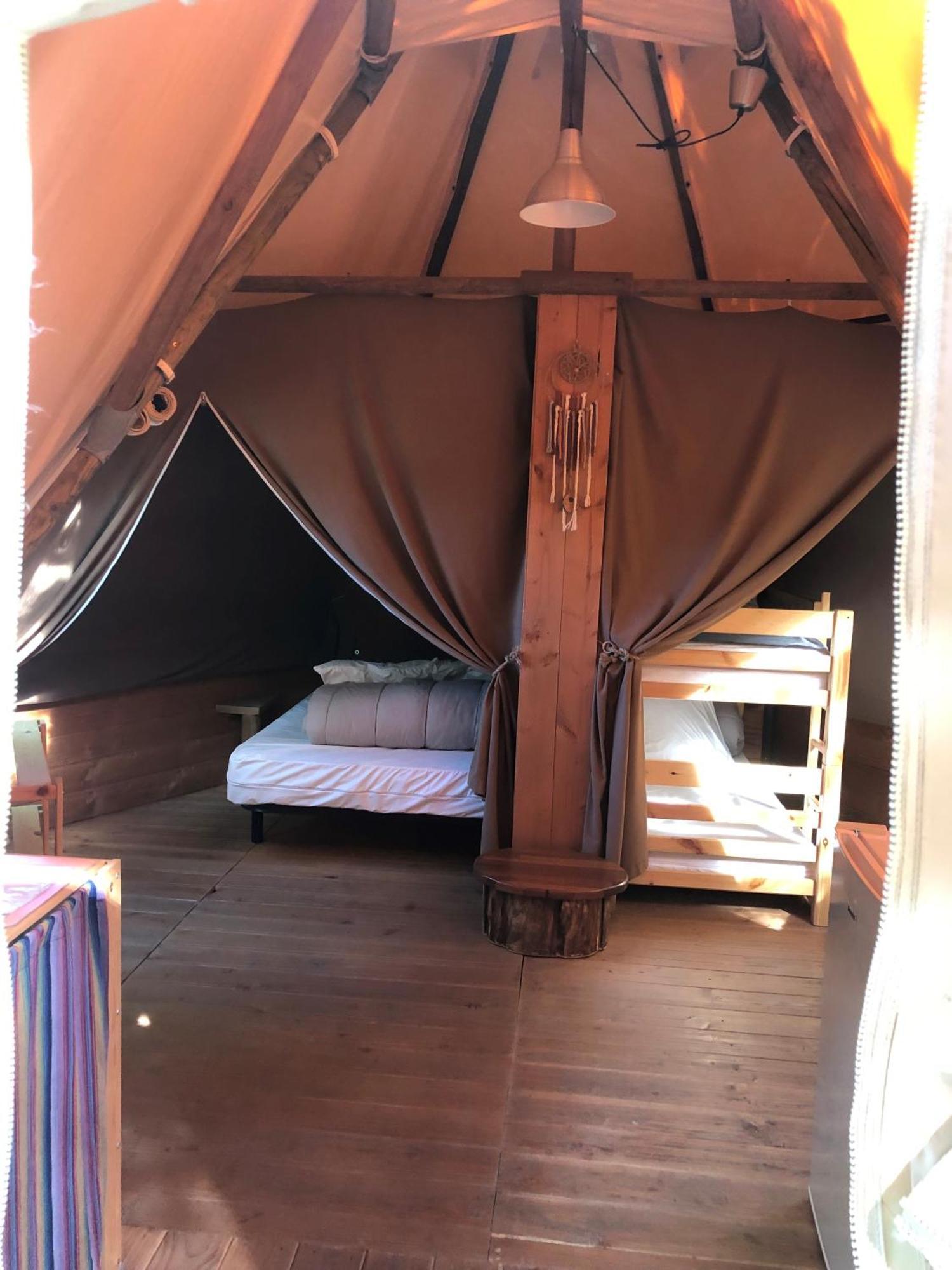 Camping La Chataigneraie Gravieres Exterior photo